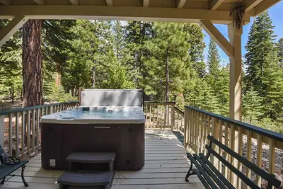 Image de Forest Retreat - Hot Tub, Close to Lake