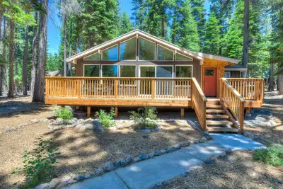 Image de Firefly Cabin - Hot Tub, Walk to Beach
