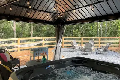 Image de Relaxing Dahlonega Cottage with Hot Tub