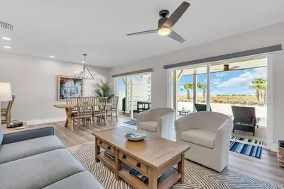 Image de No stairs! Directly on Siesta Beach, private access and walk to town.