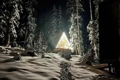 A house in the forest, if you want to relax in the forest and be alone. hot tub