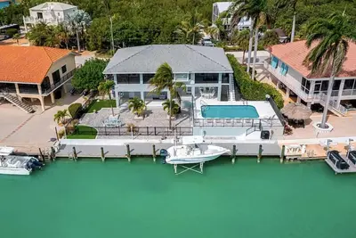 Image de Seas the Day Villa - Family + Pet-Friendly 4br w\/ Pool & Dock