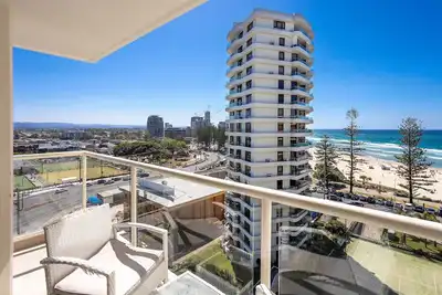 Image de Burleigh Beach Level 9 - Steps away from the Sand