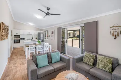 Image de Seabreeze Cottage. Brand new beach house, 500m from the beach.