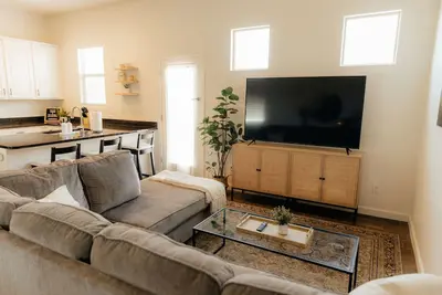 Image de Cozy Casita tucked away at the end of a quiet cul-de-sac
