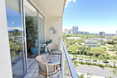 Image de Waikiki Ocean View One Br Condo - 1 Min to Beach