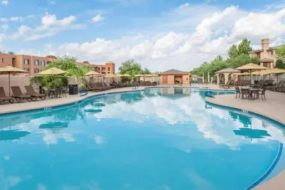 Image de Make Your Trip More Enjoyable! Outdoor Pool, Kitchen, Onsite Parking!