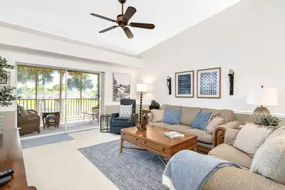 Image de New Listing! Stunning Casa Familia 2br+den, gated Highland Woods Country Club.