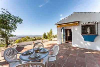 Image de Maison de vacances \"Mijas la Nueva\" avec vue sur la mer et piscine partagée