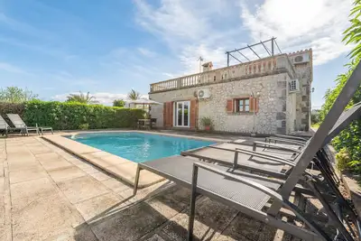 Maison de campagne \"Villa Poley\" avec vue sur les montagnes, Wi-Fi et climatisation