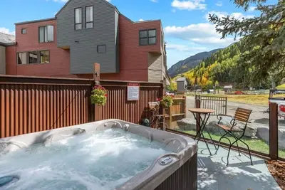 Image de Awesome Views; Ski In/Out & lift is 100 steps from the Door