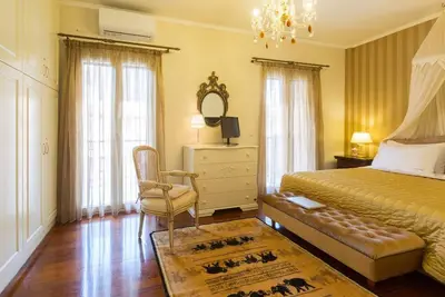 Image de Bright, spacious house with private yard