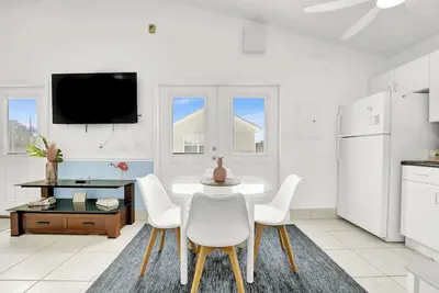 Image de Luxe Pool Casita w Saltwater Pool 25 Min to Pcb