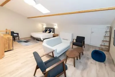 Image de Duplex Entier au Cœur de la Ville