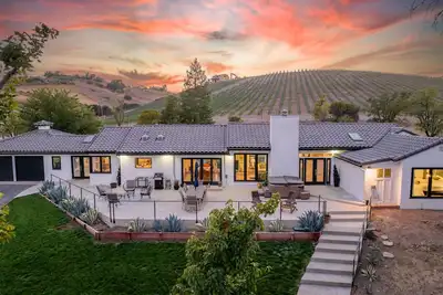 Image de Kiler Views - Spa, Pool, Vineyard Views and Downtown Fun