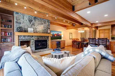 Image de Wth10 | Newly Listed | Gorgeous Remodeled Condo | Winter Shuttle