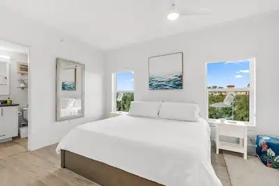 Image de Oceanfront Complex | Heated Pool | Luxury Finishes | Private Beach Access