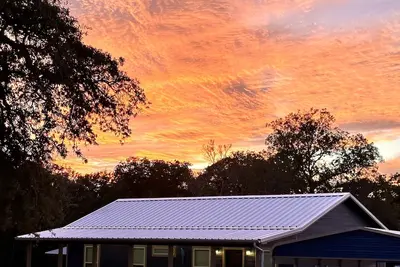 Image de 2 bed, 2 bath cabin located in the country just west of College Station.