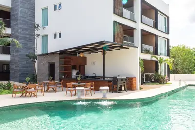 Image de Luxury & Modern Apt in The Jungle Garden Pool 03a\n