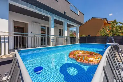 Image de Maison de vacances Tribalj pour 2 - 6 personnes avec 3 chambres à coucher - Maison de vacances