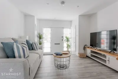 Image de StarHost Residences | Brand New 2 Bed Apartment in Newbury Town Centre