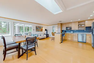 Image de Modern water view retreat with foosball table, expansive deck, and gas fireplace