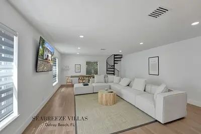 Spacious Villa Azul: 4-min walk to beach