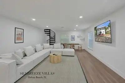 Peaceful Villa Lauren: 4-min walk to beach