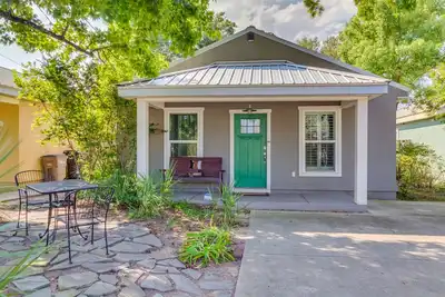 Image de Charming Pensacola Home Rental: 2 Mi to Beach!