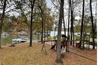 Image de Wacky Zackys' Lakehouse Resort\nMultiple Family waterfront Home w/ boat dock\n\n