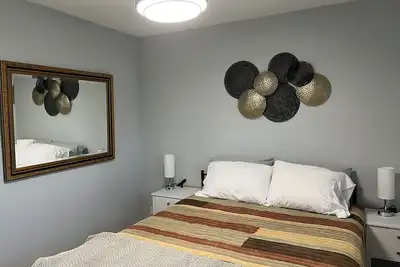 Image de 3br house with yard near Water St