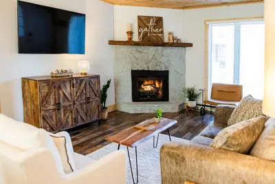 Image de Well Stocked & Cozy, Downtown Condo, Walk to Main!