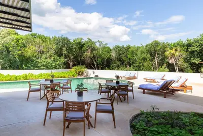 Image de Spectacular Jungle Suite Pool Bbq Hot Tub 201b\n