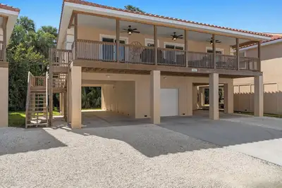 Image de Brand new August 2023 3 Br, 2 Ba Tarpon on stilts