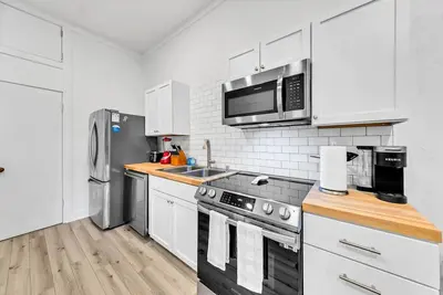 Image de Booking spring & summer! Awesome for couples! Ten minute walk to the beach!