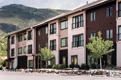 Image de Iron Mt Hot Spgs Condo #309 | Mtn Views | Sleeps 4