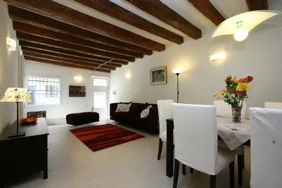Image de Apt. Guggenheim (with Private Courtyard)