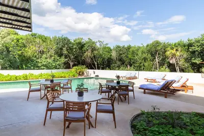 Image de Top Floor Jungle View Entire Luxury Apartment 102\n