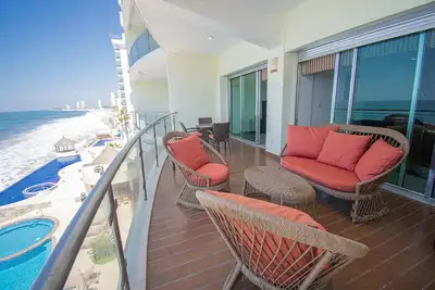 Image de Ocean Front Solaria Tower 203