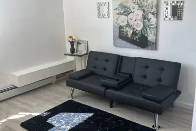 Image de Studio Apt with kitchen, Living room, bathroom & bedroom, near Griffith hospital