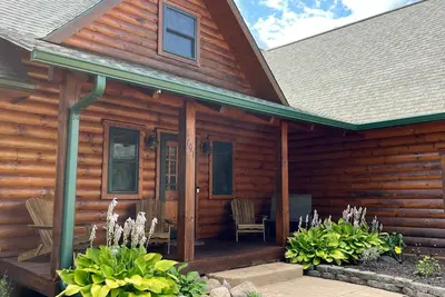 Image de Charming 3, 800 sq feet log house in Waupaca County.