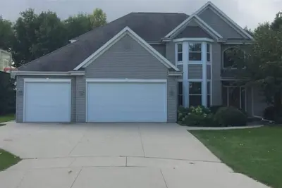 Image de Very Spacious 5 Br Home 15 min drive to Lambeau!