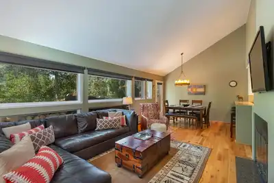 Image de 3br Cozy Condo in E Vail: Pool, Hot Tub, Washer/Dryer, Close Parking