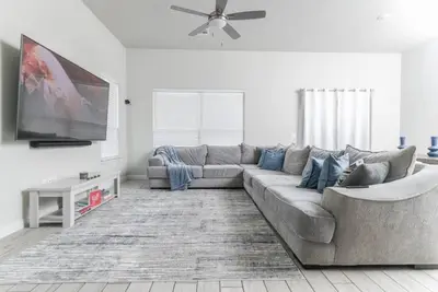 Image de 4br/3bh Private Pool: 5m Airport & F1 & 2500 Sq. ft