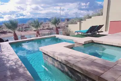 Image de Waterfront! Bring your own boat! Fits large families, 3 living rooms 7 bedrooms