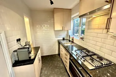 Image de Cozy 2 Bedroom & Parking Edgware\n