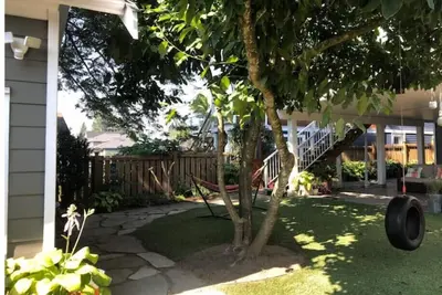Image de Bright North Vancouver Garden suite\n