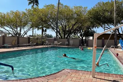 Image de 55&Up? Enjoy a bargain in Rio Grande Valley! Gated, Great Pool & Warm Sunshine!