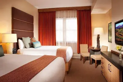 Image de Spacious Lodge Suite + Hot Tub + Pool