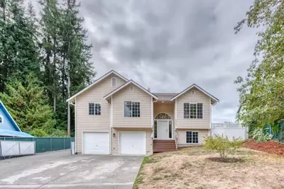 Image de Tranquil Urban Oasis in Bonney Lake